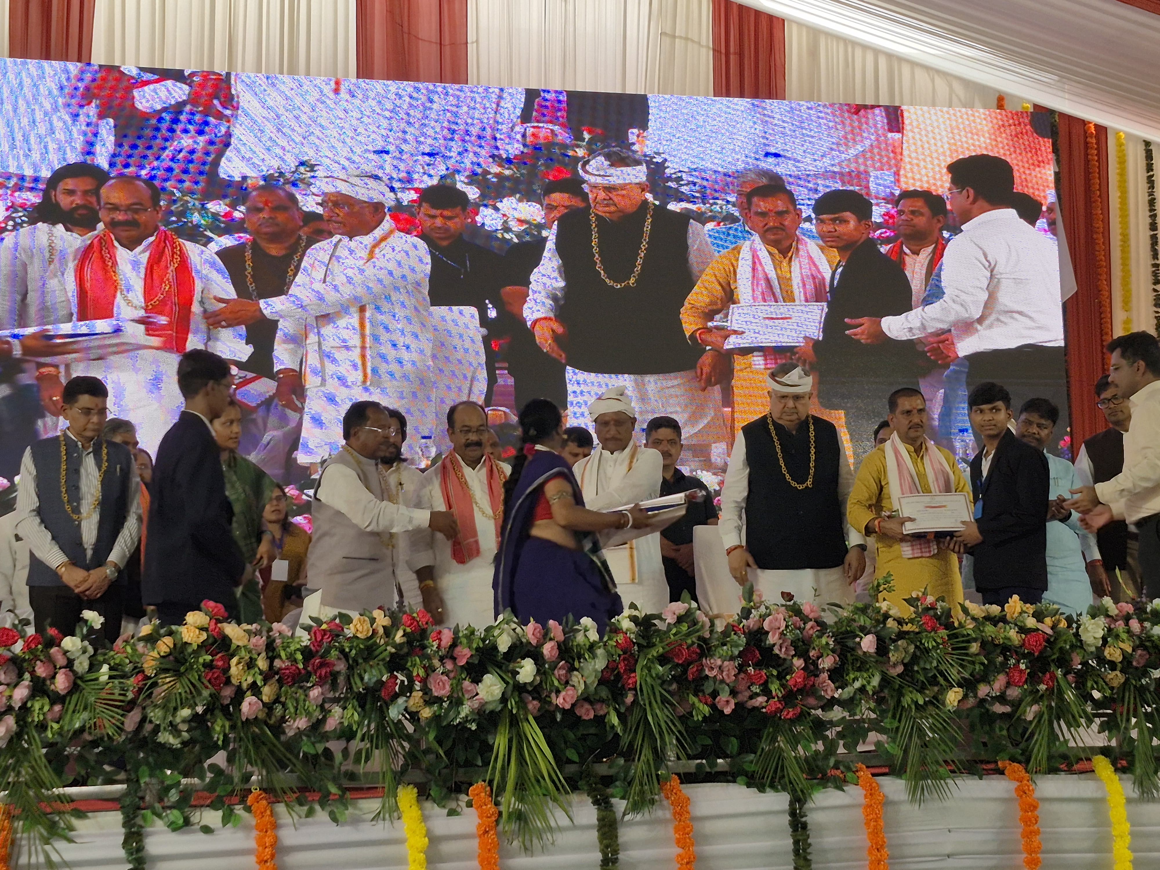 Prayas Residential Schools JEE Main 2025 stage felicitation